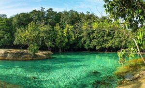 สระมรกต